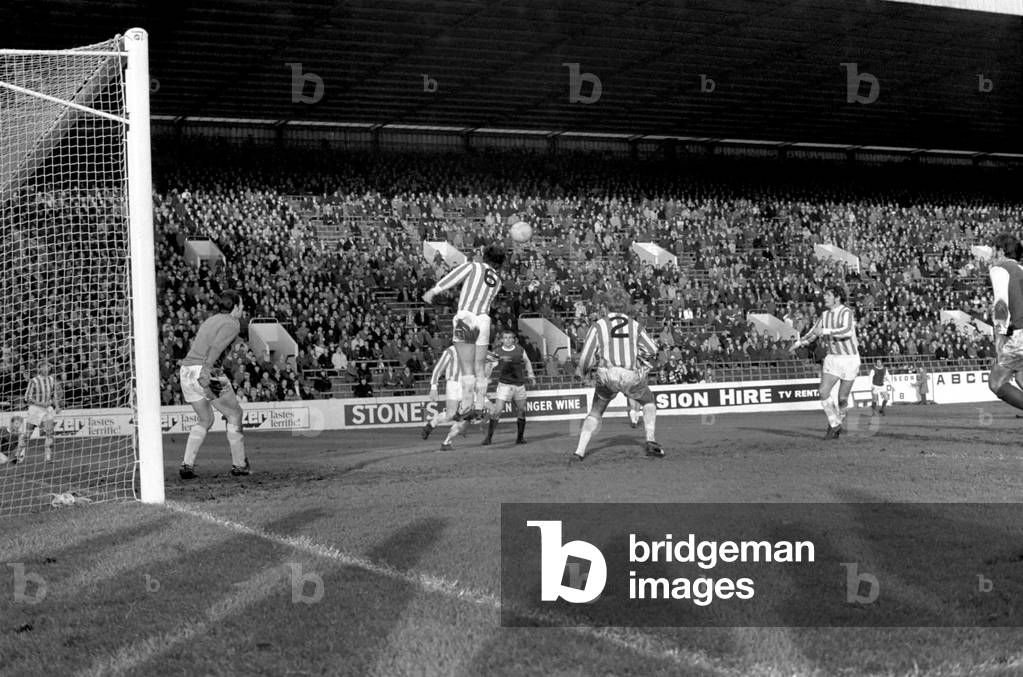 Division One Football 1969/70 Season. Sheffield Wednesday v. Stoke City Gordon Banks in goolkeeping action for stoke. November 1969 (photo)
