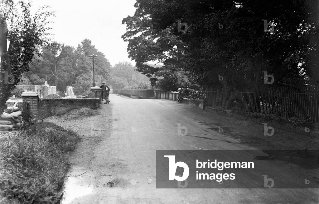 Denham, the Old bridge North Orbital Road (Denham Avenue), Buckinghamshire, c. September 1928 (b/w photo)