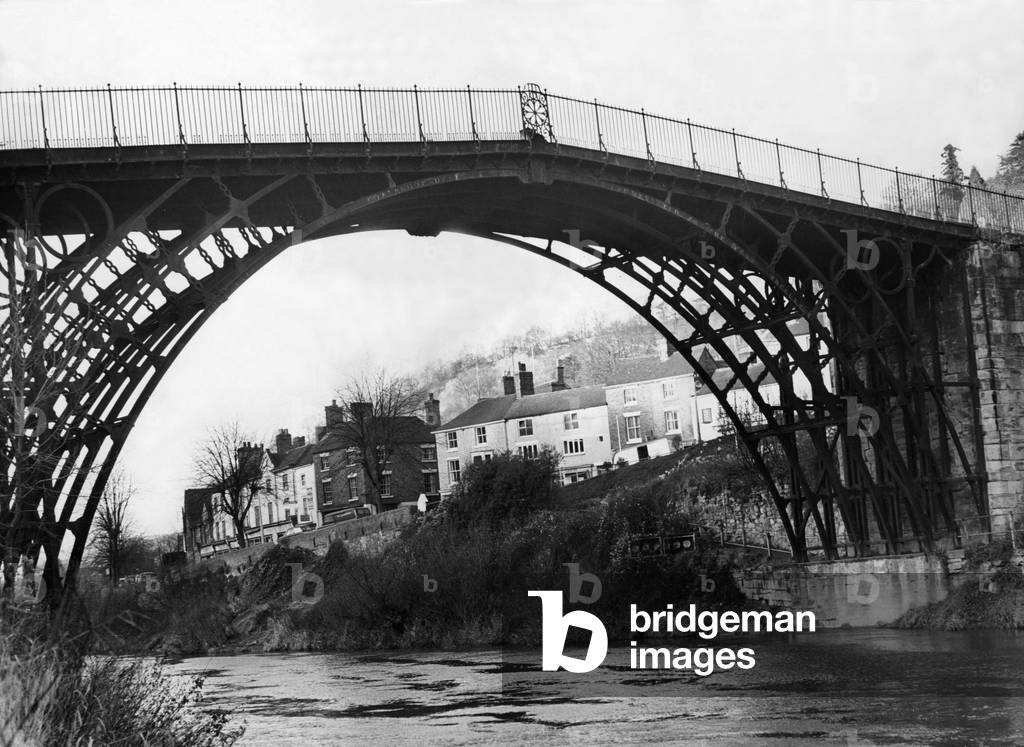 The famous iron bridge which crosses the River Severn at Ironbridge, Shropshire.
4th December 1964.