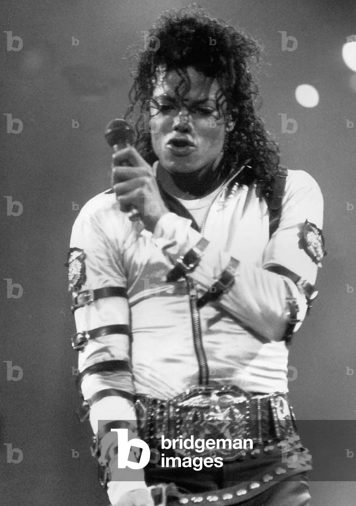 Michael Jackson playing at Wembley singing July 1988