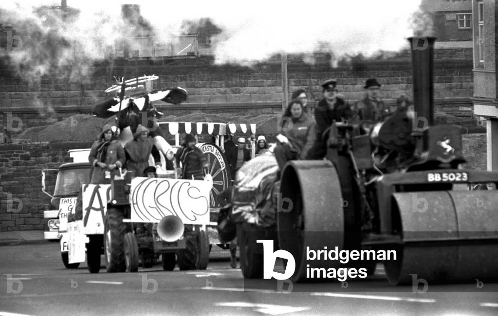 Newcastle students went to a lot of trouble to raise money for charity with their Rag Parade, 7th November 1971 (b/w photo)