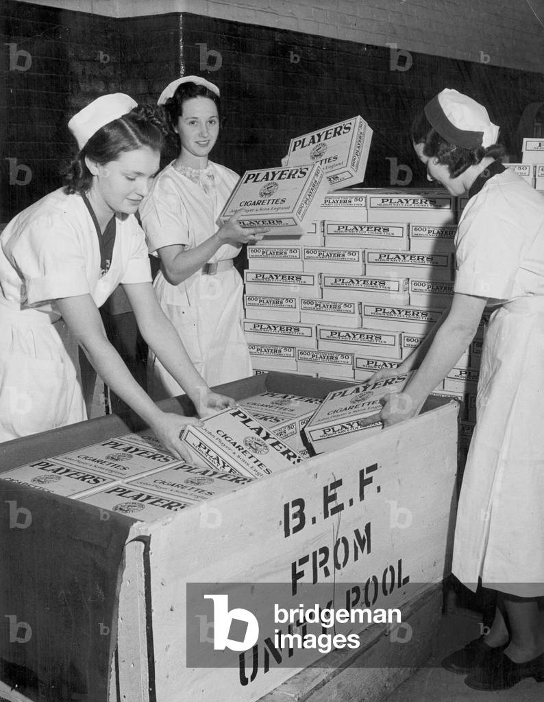 The first milion Players cigarettes from Unity pool for the B.E.F. are being dispatched in time to reach the troops for Christmas, December 1939 (b/w photo)