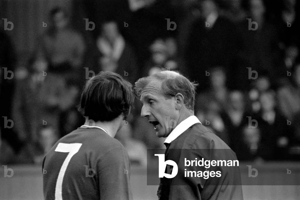 Derby v. Nottingham Forest. Ref. R. Tinkler has a word with Rees. December 1969 (photo)