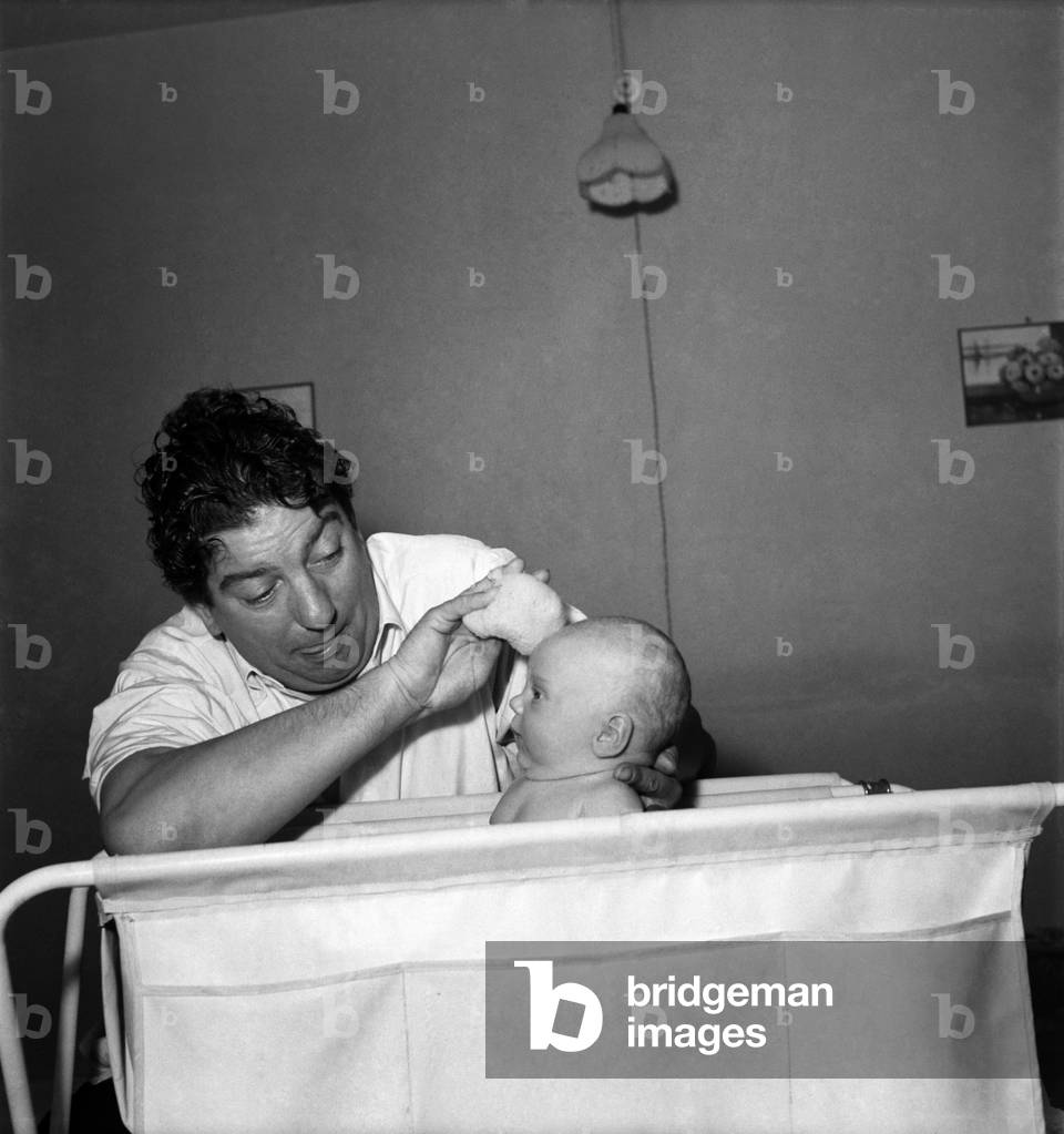 Sid Field with baby. September 1948 O14844-002