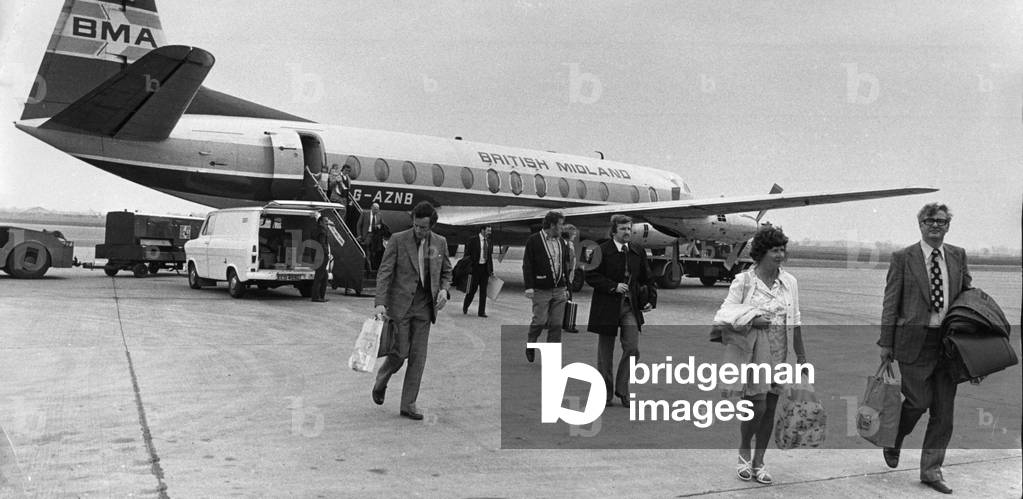 Passengers disembarking from a British Midlands Airlines Vickers Viscount aircraft at Teesside. 17th April 1975 (b/w photo)