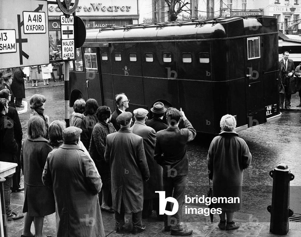 Crime Great Train Robbery A prison van leaving Aylesbury Court, 16/04/1964 (b/w photo)