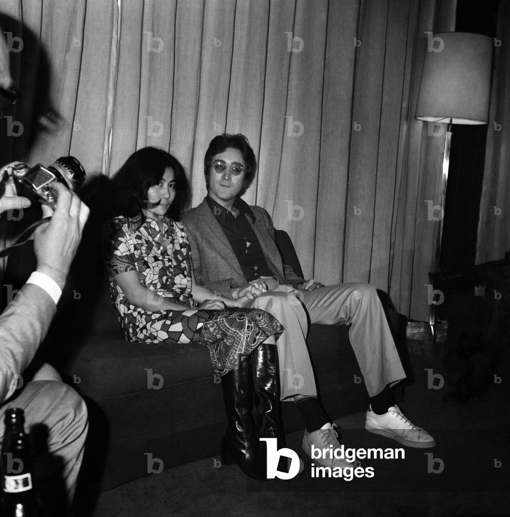 Singer John Lennon with his wife Yoko Ono in Majorca. April 1971 
71-3773-002