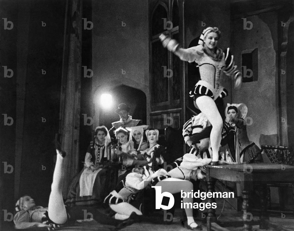 Linda Gray performing in the ballet 
