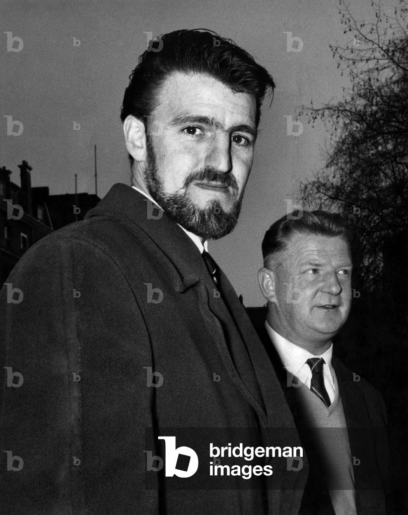 Soccer crisis. Meeting between representatives of Football League Management Committee and Professionals Foolballers' Association, at the Ministry of Labour this afternoon - under the chairmanship of chief conciliation officer 'Peacemaker