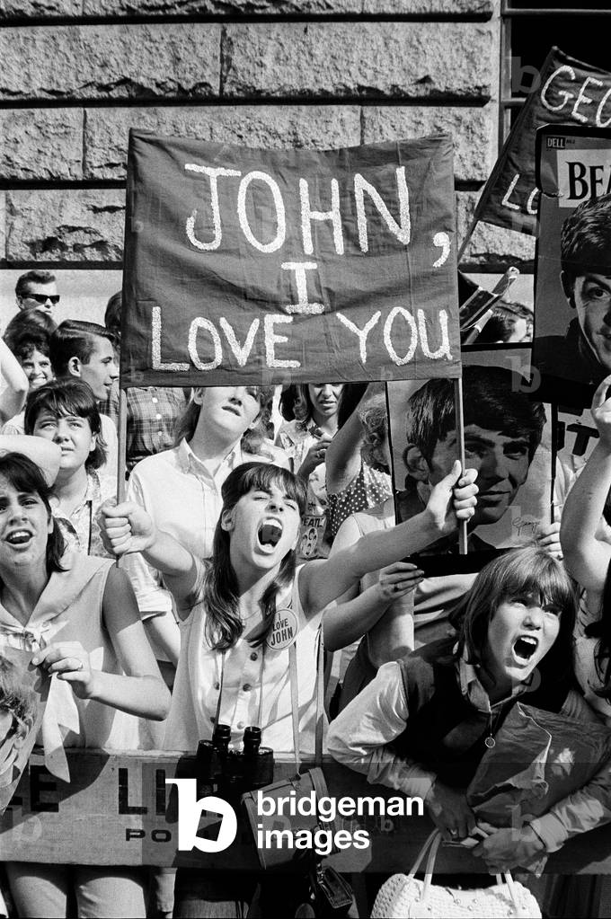 The Beatles in New York City, on their North American Tour ahead of their concert to be held at Forest Hills. Cheering fans gathered outside the Delmonico Hotel in New York where the band are staying. 28th August 1964 (b/w photo)