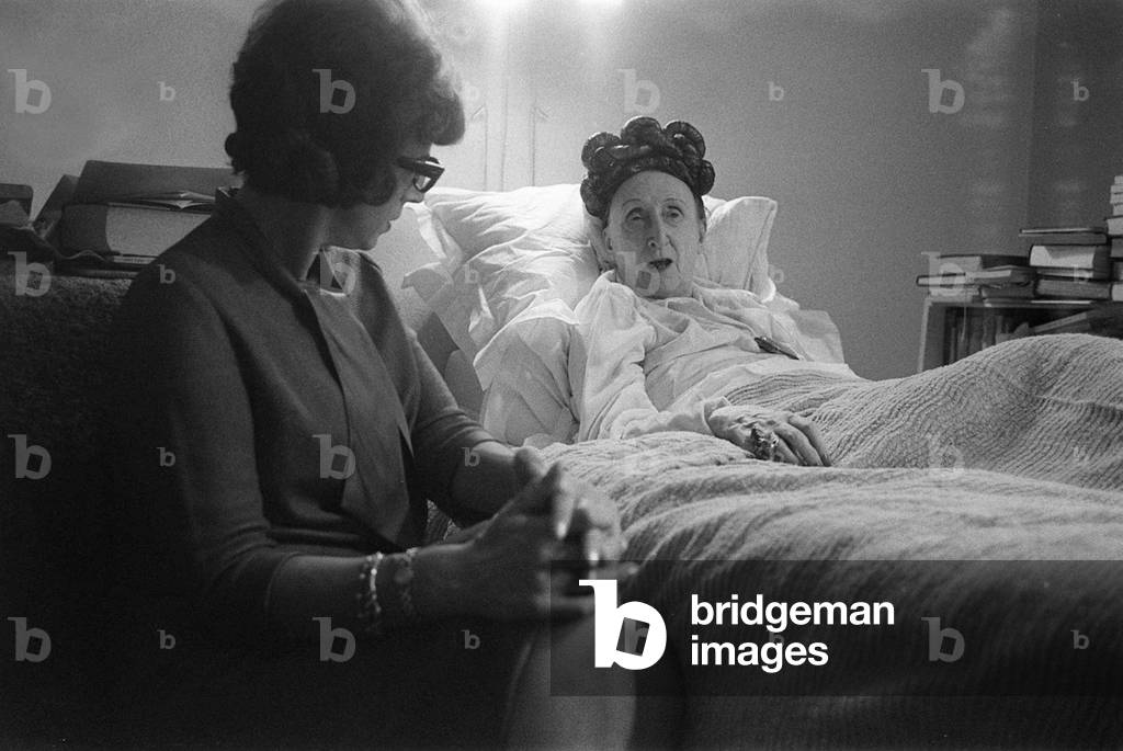 Dame Edith Sitwell talks to, Marjorie Proops from her bed, 07/09/1962 (b/w photo)