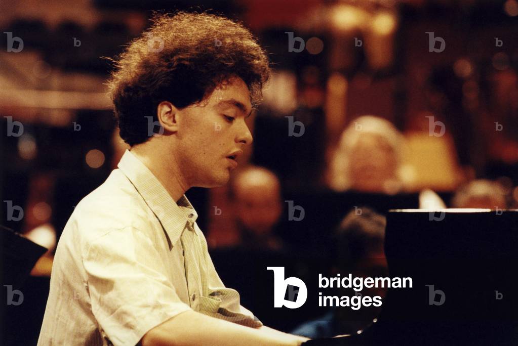 Evgeny Kissin playing piano