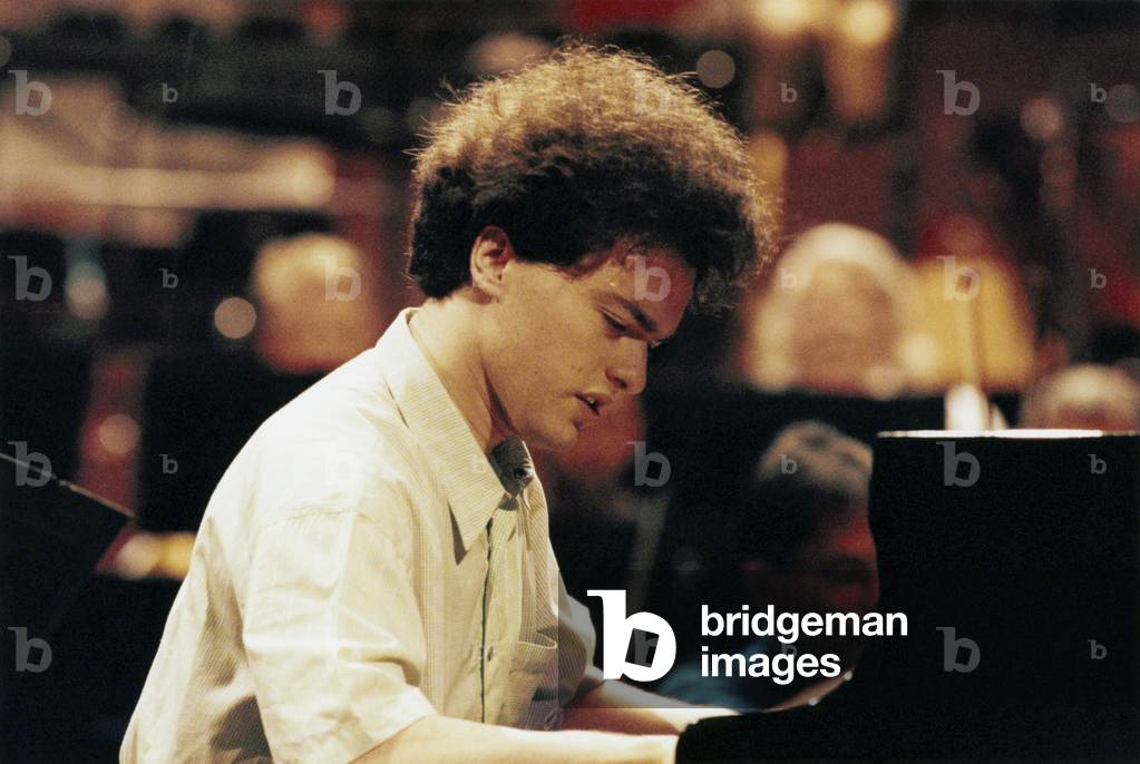 Evgeny Kissin playing piano