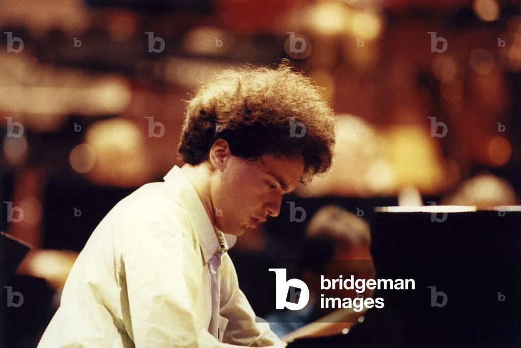 Evgeny Kissin playing piano