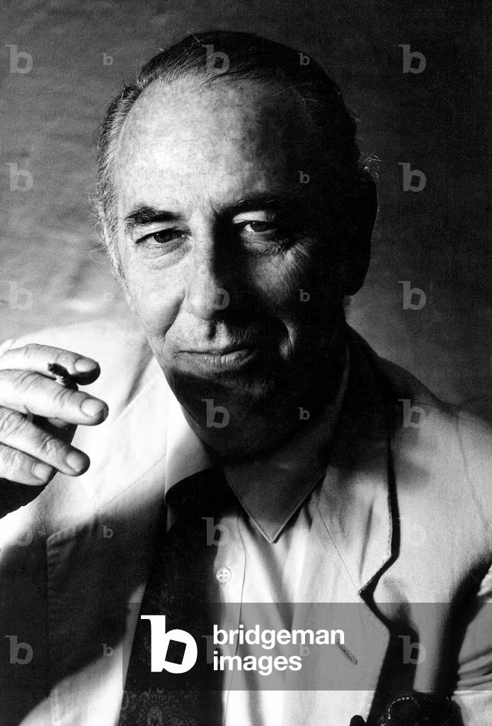 Fabio Mauri, in Maria Mulas' sutdio, Milan, Italy, 1985 (b/w photo)