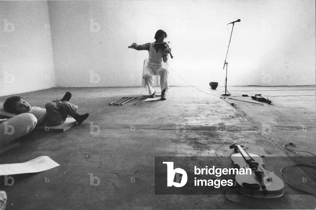 Laurie Anderson, Salvatore Ala Gallery, New York, USA, 1975 (b/w photo)