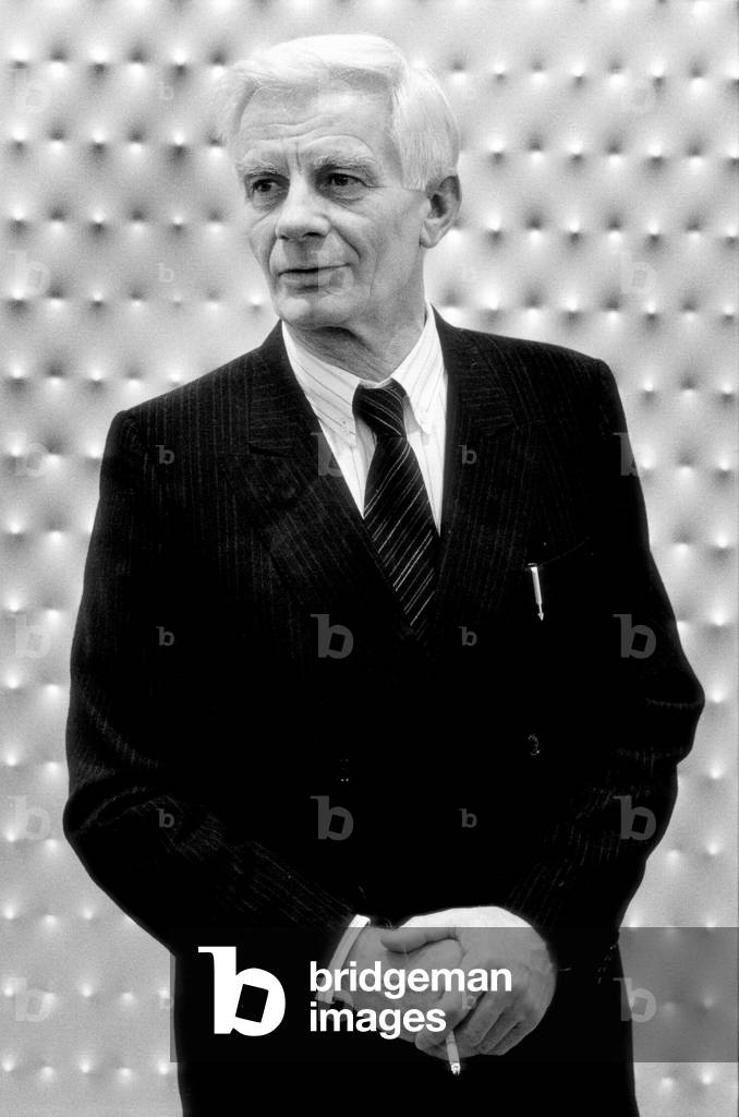 Enrico Castellani, Milan, Italy, 1986 (b/w photo)