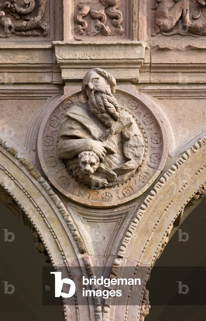 Male figure, priest, by Giovanni Antonio Amadeo, Cloister of Ospedale Maggiore, Universita degli Studi, Milan, Lombardy, Italy (photo)
