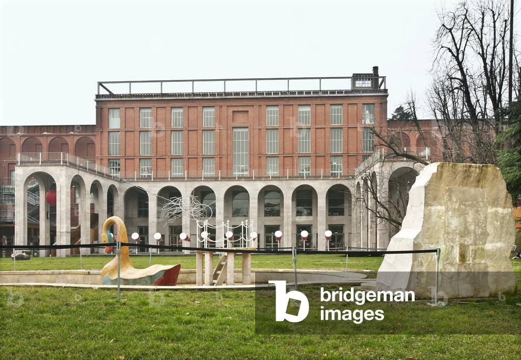 Courtyard of Palazzo dell'Arte, Palazzo della Triennale, Milan, Lombardy, Italy (photo)