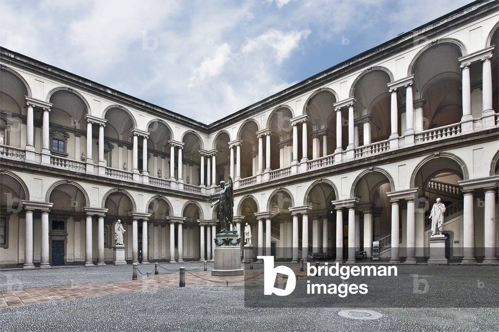 View of the courtyard of Pinacoteca and Statue of Napoleon by Antonio Canova, Palazzo Brera, Milan, Lombardy, Italy (photo)