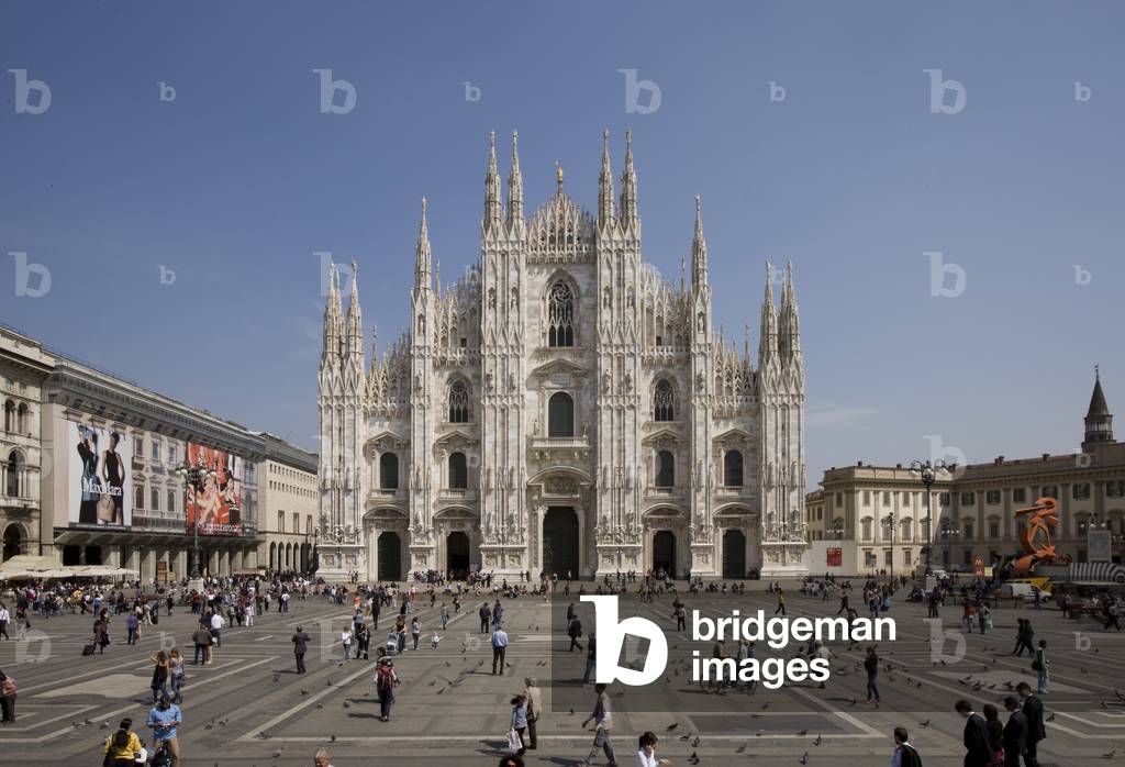 View of the Duomo of Milan, Italy (photo)