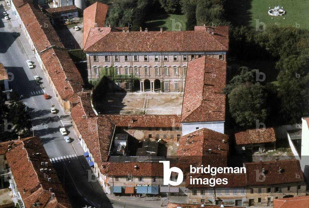 View of the Corte d'Onore, Villa Litta Visconti Borromeo Arese, Lainate, Lombardy, Italy (photo)