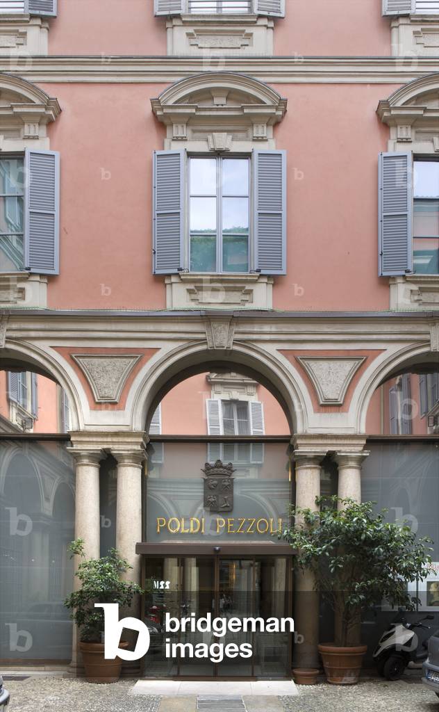 Entrance of Museo Poldi Pezzoli, Milan, Italy (photo)