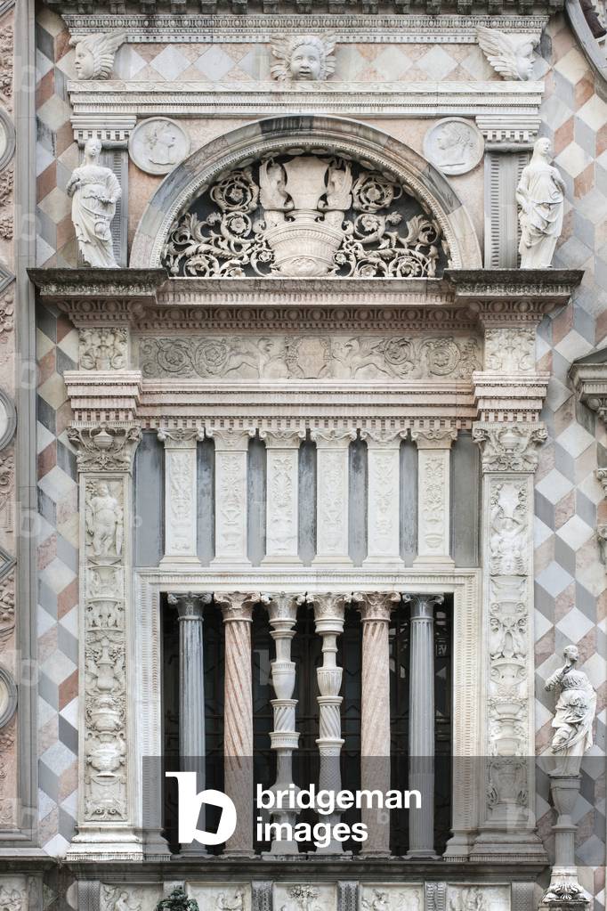 Right side of the facade of Cappella Colleoni, Bergamo, Italy (photo)