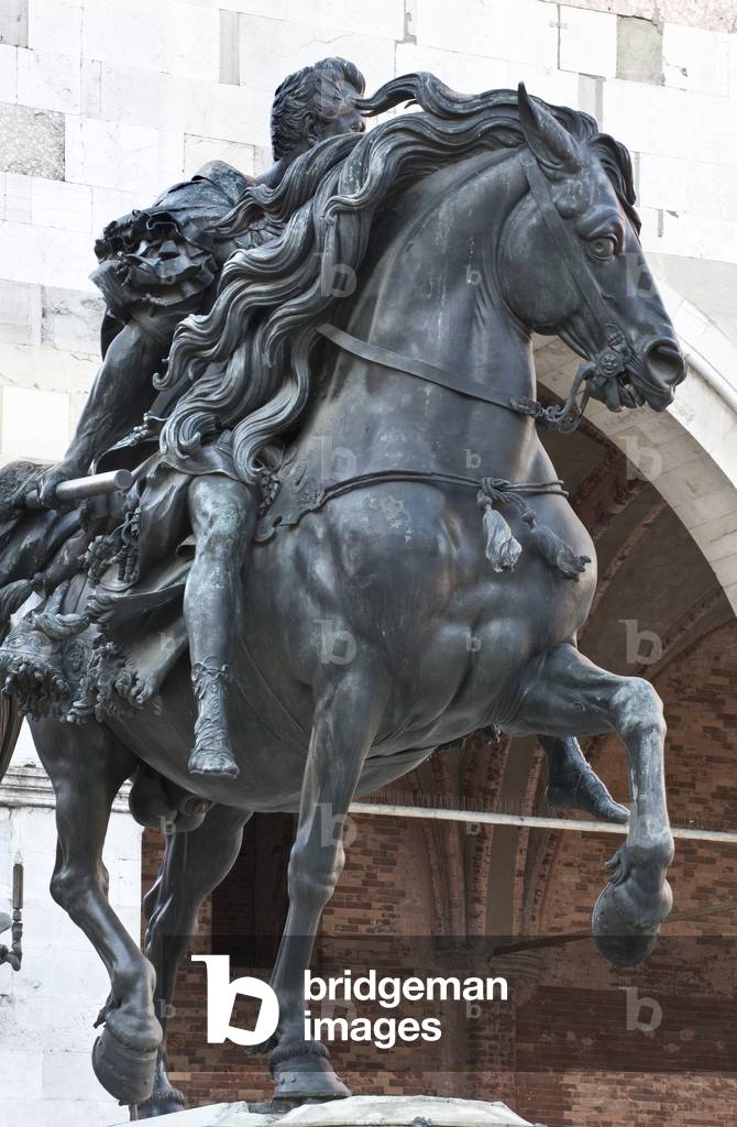 Equestrian Statue of Alessandro Farnese, Piazza Cavalli, Piacenza, Italy (photo)