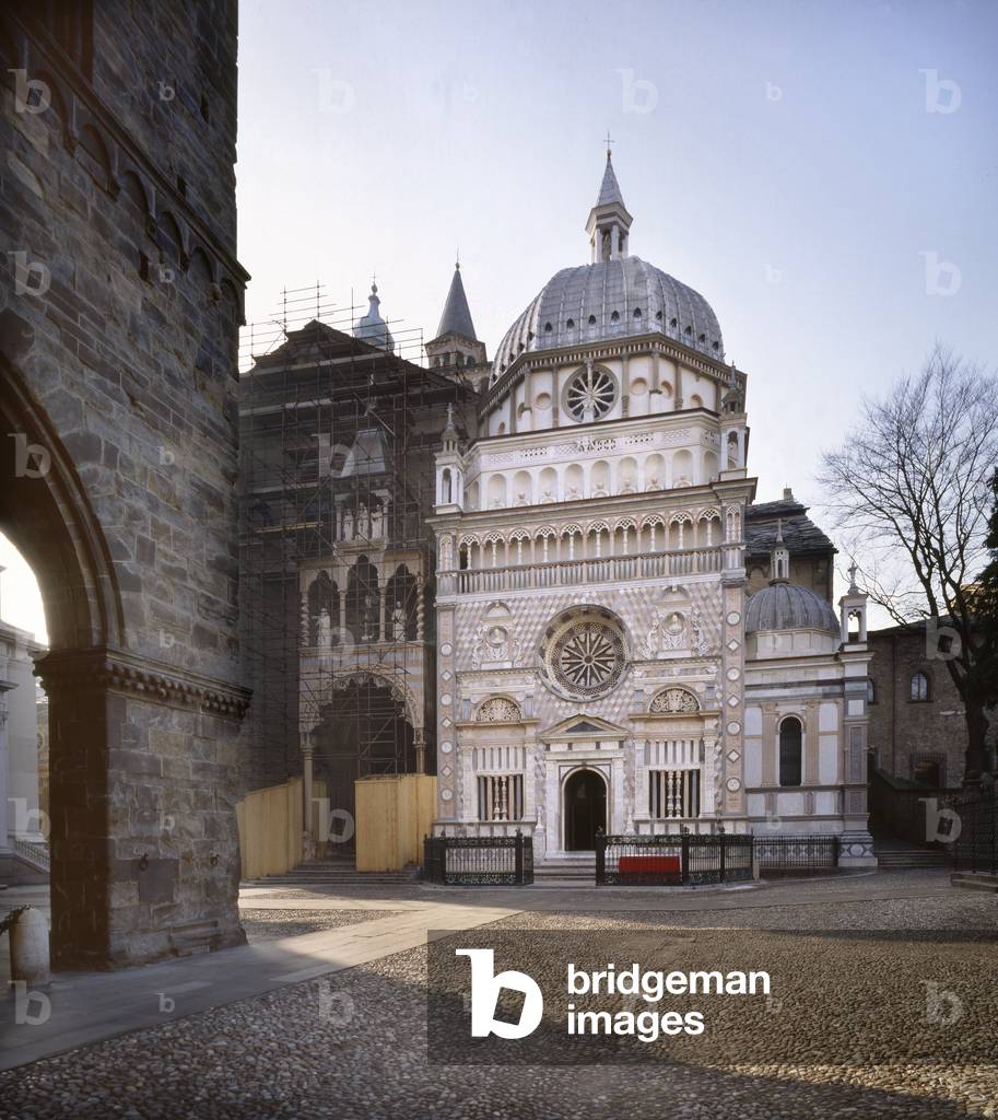 Facade of Cappella Colleoni, Bergamo, Italy (photo)