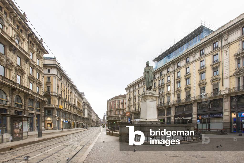 Cordusio Square and monument to Giuseppe Parini, Milan, Lombardy, Italy (photo)