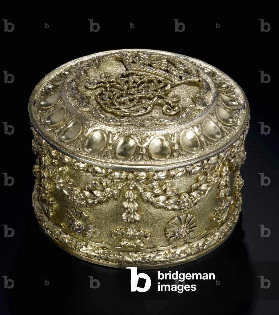 Silver-gilt circular box with cover from the Lennoxlove toilet service, owned by Frances Teresa Stewart, Duchess of Richmond and Lennox: French, Paris, assayed between April and September 1672 (A.1954.8 I)