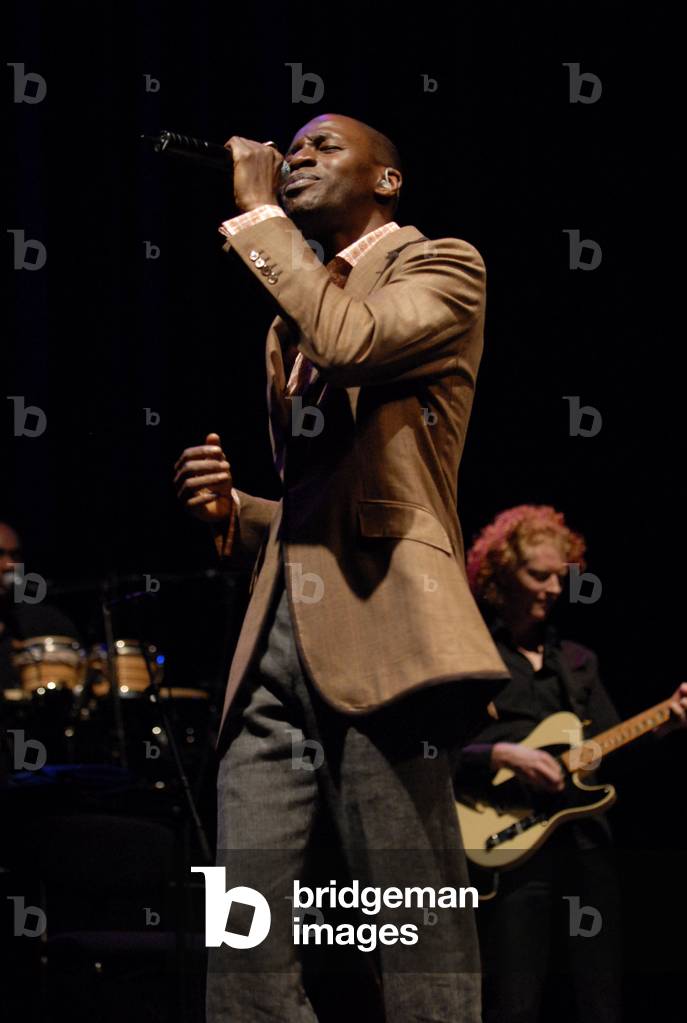 Tunde - performing at