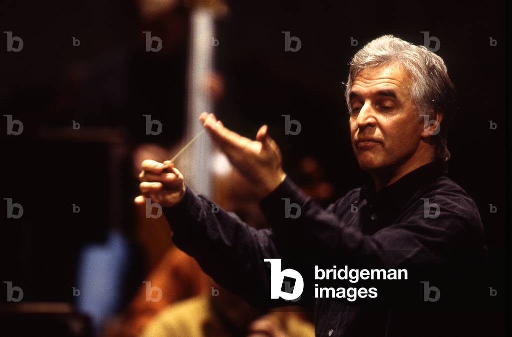 Gilbert Varga - October Gilbert Varga - October 2000, Paris. British conductor: Born 1981
