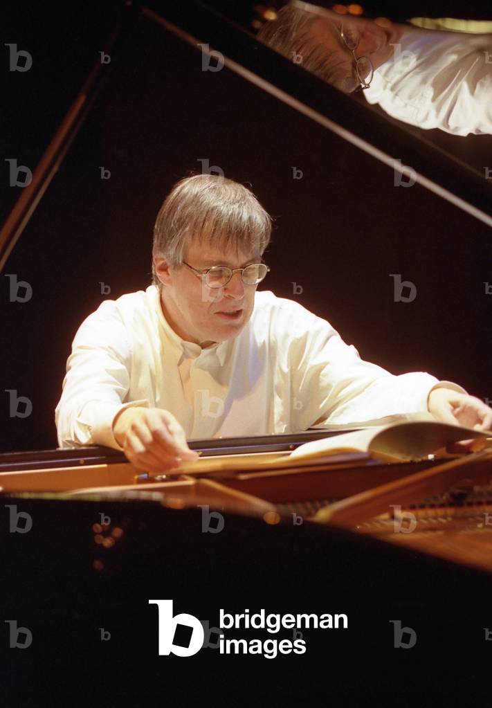 Christian Zacharias performing at the Théâtre de la Ville, Paris, March 2006.  German conductor and pianist,