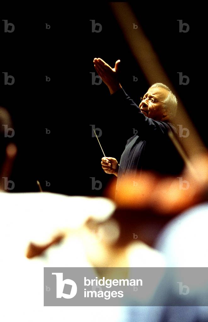 Neeme Jarvi conducting in Paris, 1991. Estonian conductor b.7 June 1937-.