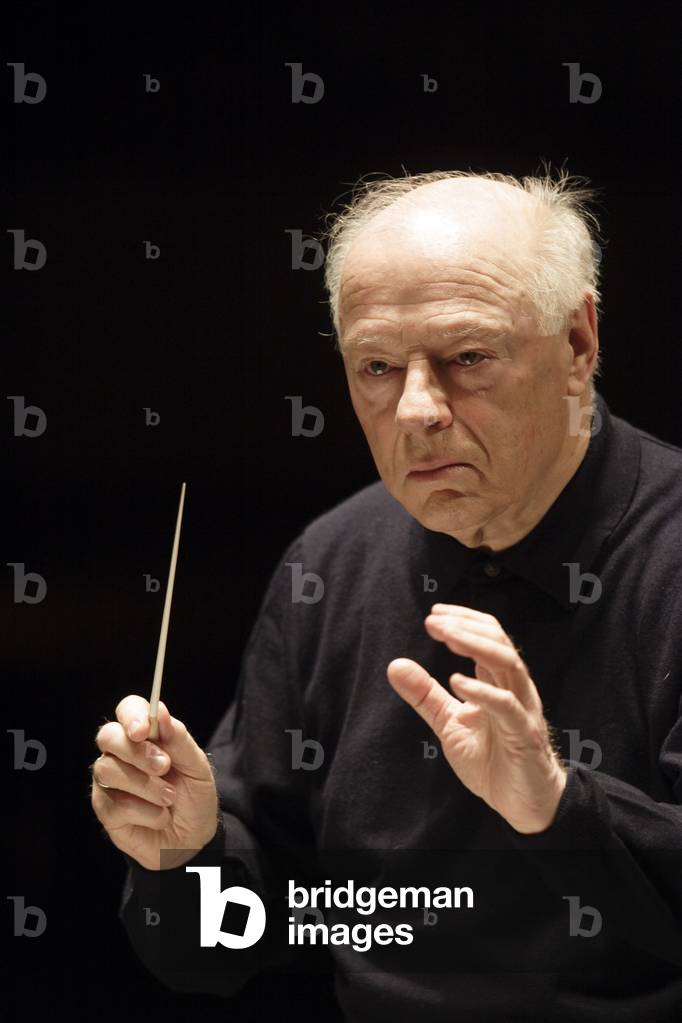 Bernard Haitink rehearsing in Paris, France, 2006 (photo)