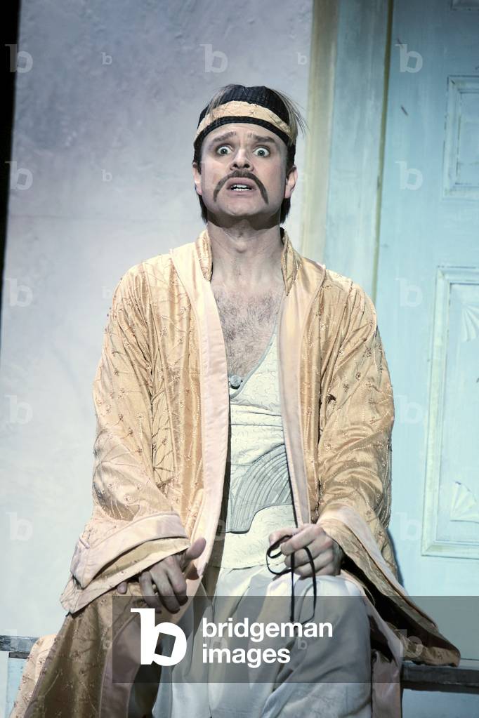 Cosi fan tutte Opera by WA Mozart - Paris - Théatre des Champs Elysées - 05 2012- Dir - Jérémy Rhorer Markus Werba as Guglielmo