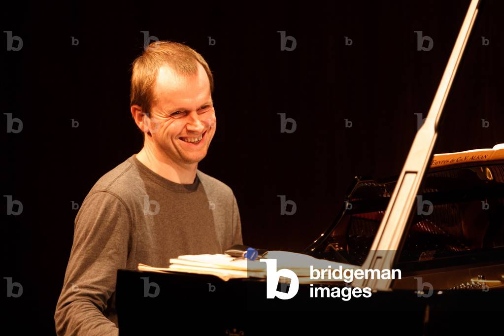 Steven Osborne at Théatre de la Ville, Paris,  France. November 2008. Scottish pianist, b. 1971 -