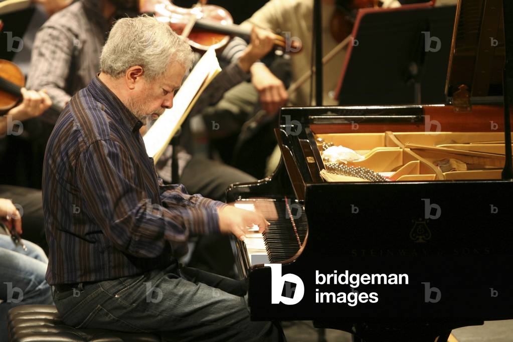 Nelson Freire rehearsing in Paris, France, 2006 (photo)