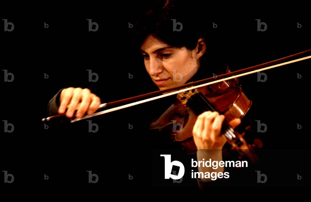 Kim Kashkashian, Paris 1990. American violist b. 31 August 1952.