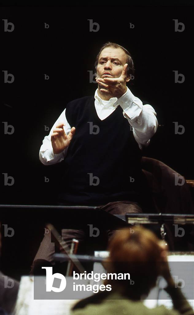 Valery Gergiev conducting the Orchestre de Paris at the Théâtre du Châtelet, Paris, France - December 2004.  Russian conductor, b. 2 May 1953