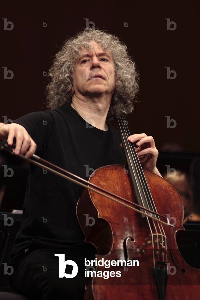 Steven Isserlis, British cellist born in London in dec. 1958, reharsing in Paris January 2017,