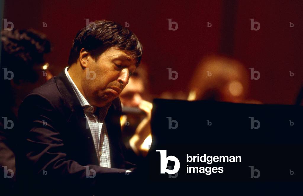 Murray Perahia - American pianist and conductor performing with the 'Berliner Philharmoniker' in Paris, France,October 1997. Berlin Philharmonic