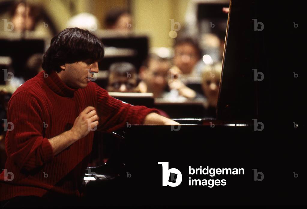 Fazyl Say performing with the Orchestre National de France at the Théâtre des Champs Elysées, January 2002.  Turkish pianist, b. 14 January 1970.