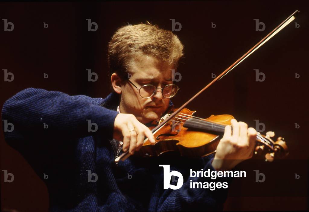 Christian Tetzlaff playing the violin, 2002.  German violinist, b. 1966.