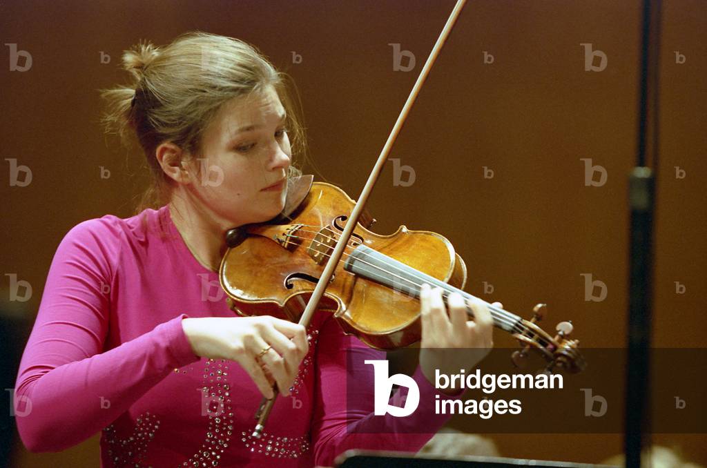 Janine Janson performing in Paris, France, 2006 (photo)