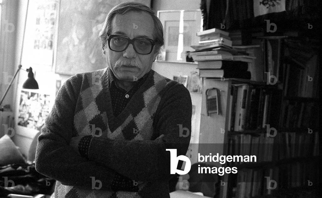 Orlando Pelayo in 1983, Paris. Spanish painter and artist: 1920 - 1990.