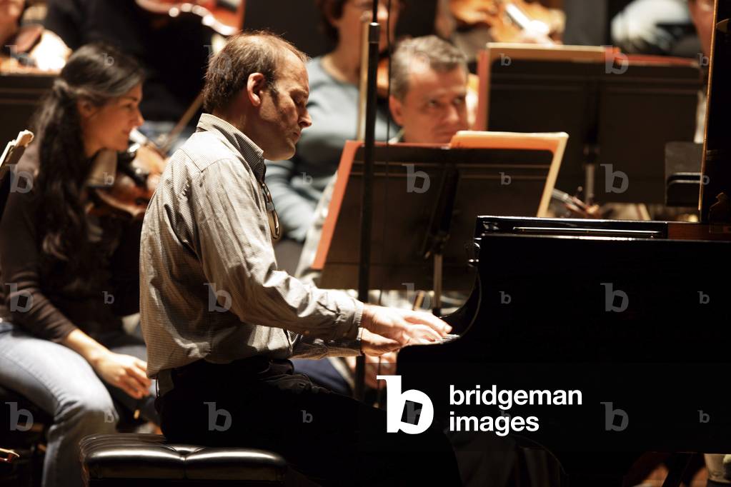 Louis Lortie - playing with the Orchestre national de France, Salle Pleyel, Paris, November 2007. French Canadian pianist: Born 27 April 1959.