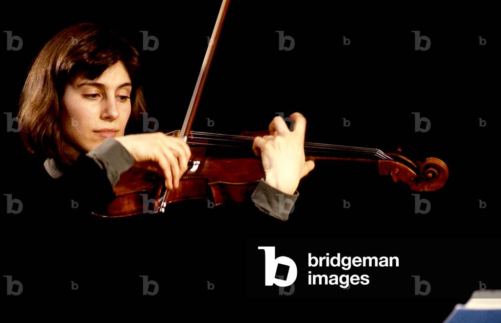 Kim Kashkashian, Paris 1990. American violist b. 31 August 1952.